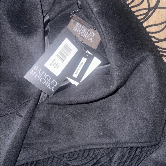 NWT BADGLEY MISCHKA fringe
Ricci Wool-blend Wrap Coat In Black - Picture 4 of 6